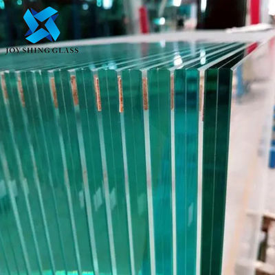 Zamówiona balustrada ze szkła laminowanego PVB o przekątnej 1,14 mm